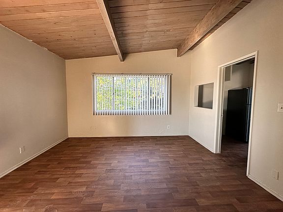 5th image of 21900 Saticoy St #27