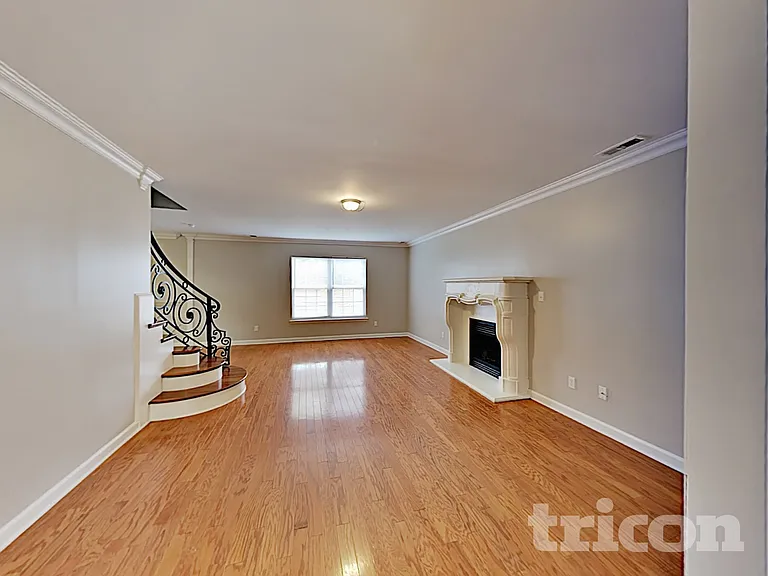 4700 Winterberry Ln — Photo 3
