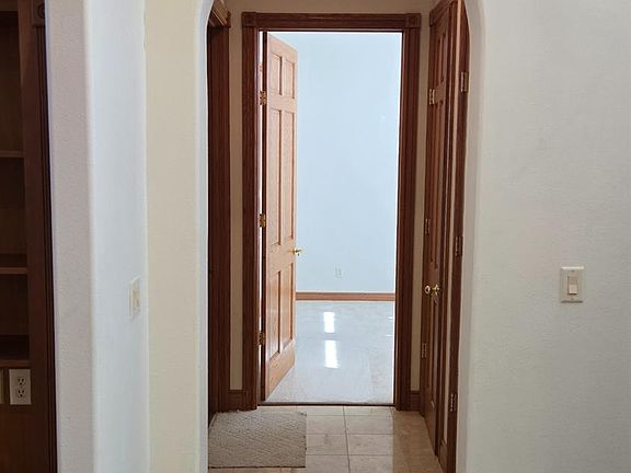 5th image of 201 Canna Ln