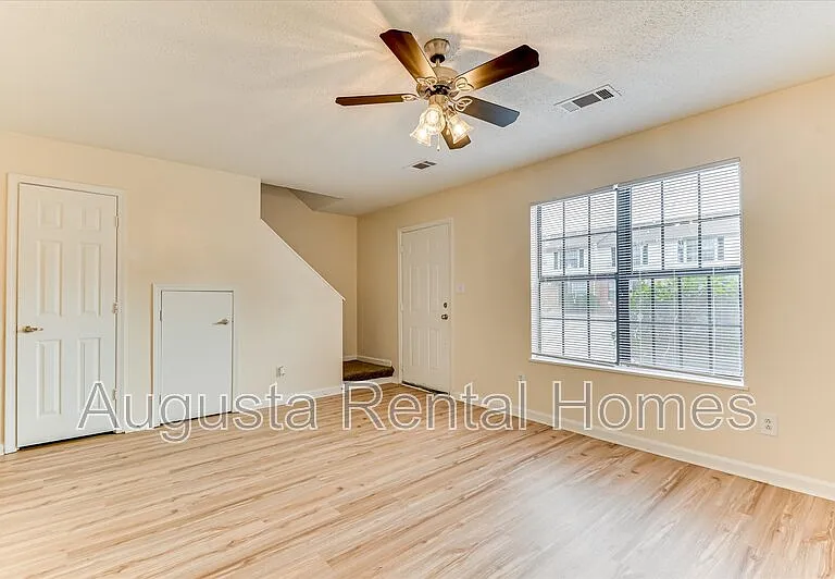707 Cardinal St — Photo 3