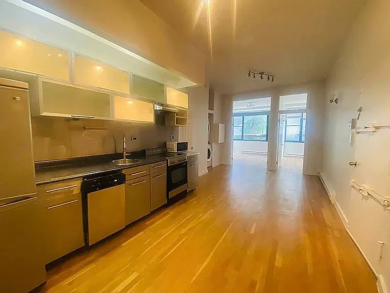 102 W 29th St #1 — Photo 17