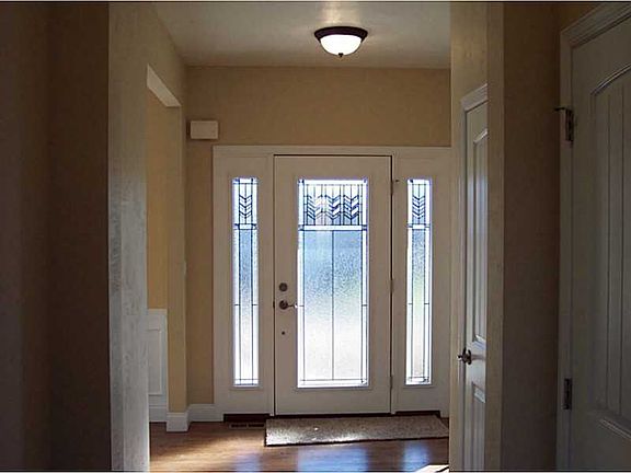 3rd image of 215 Jacobs Way