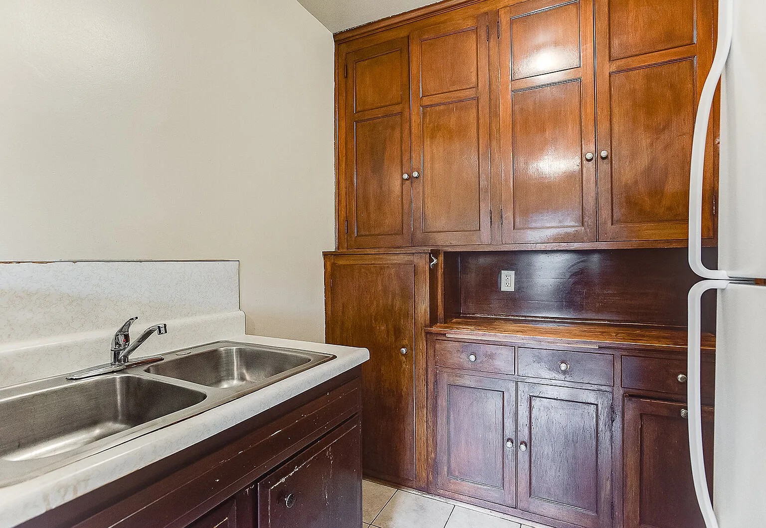 2885 James Ave. S. — Photo 1