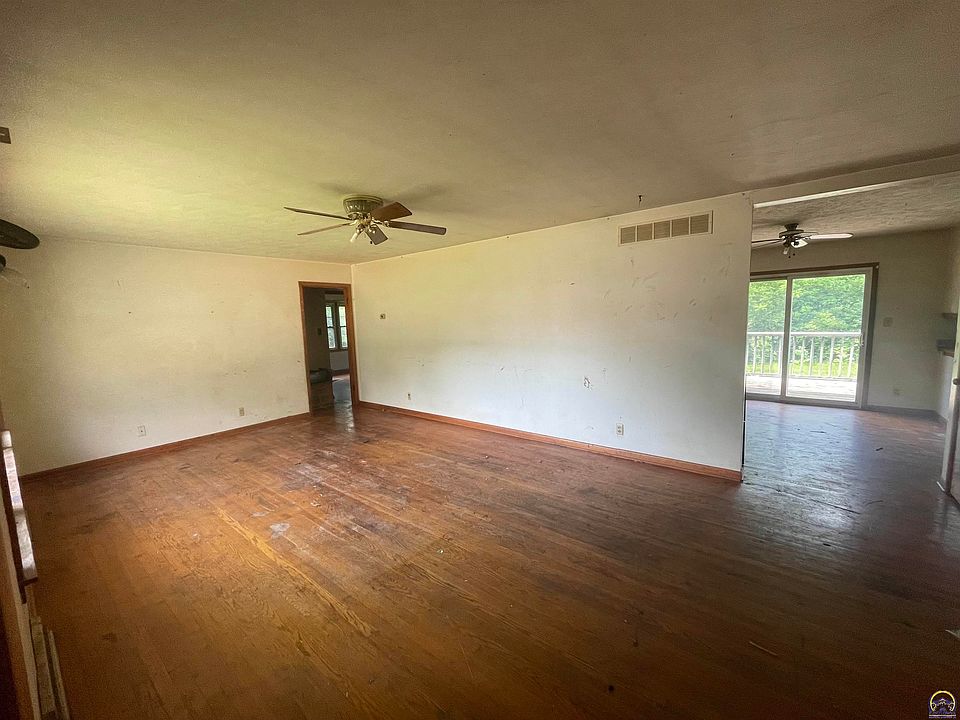 2216 Grandview Dr, Manhattan, KS 66502 Zillow