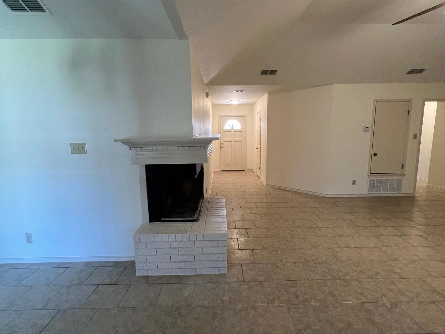 3 bed, 1804 sqft, $1,795 — Photo 3