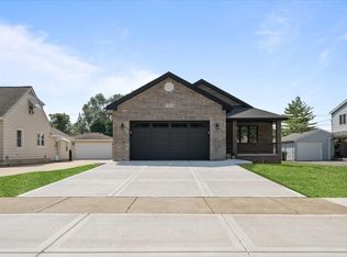 7021 W 95th Pl, Oak Lawn, IL