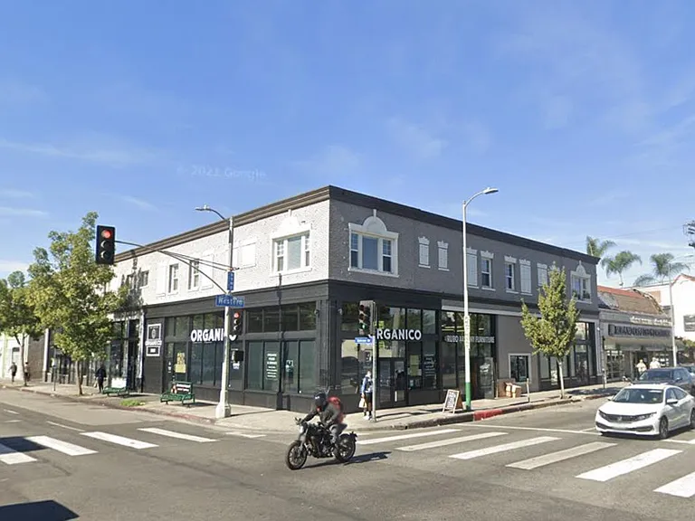 5001 Melrose Ave — Photo 2