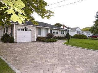 32 Dolphin Rd, East Quogue, NY 11942