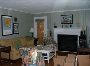 8 Meadow Dr, Newport News, VA 23606