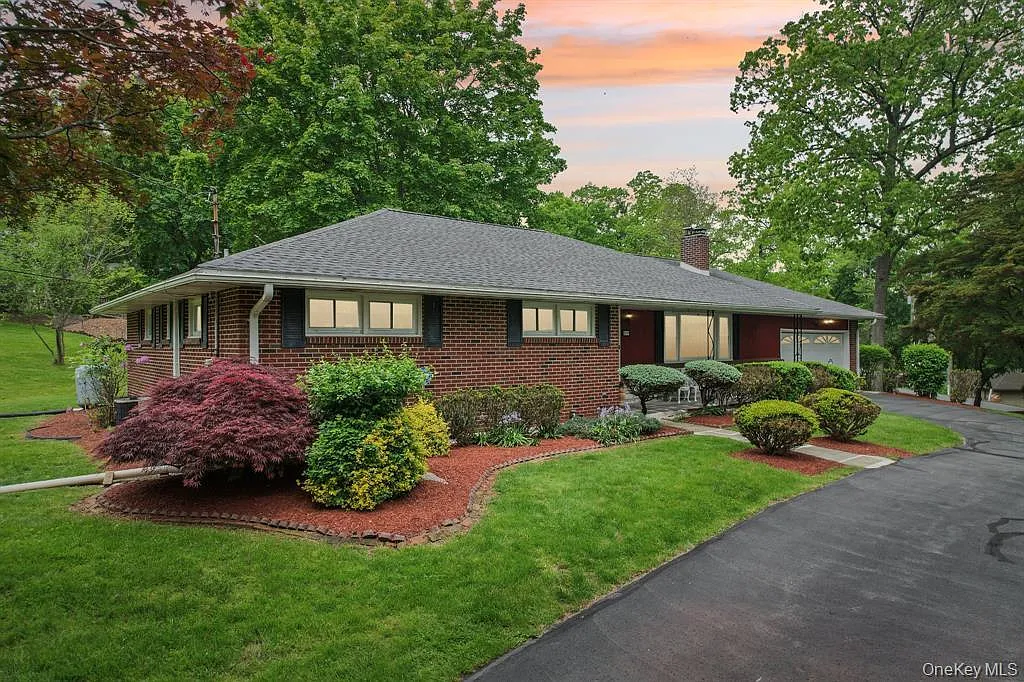 3 bed, 4.0 bath, 1348 sqft, $3,600 — Photo 3
