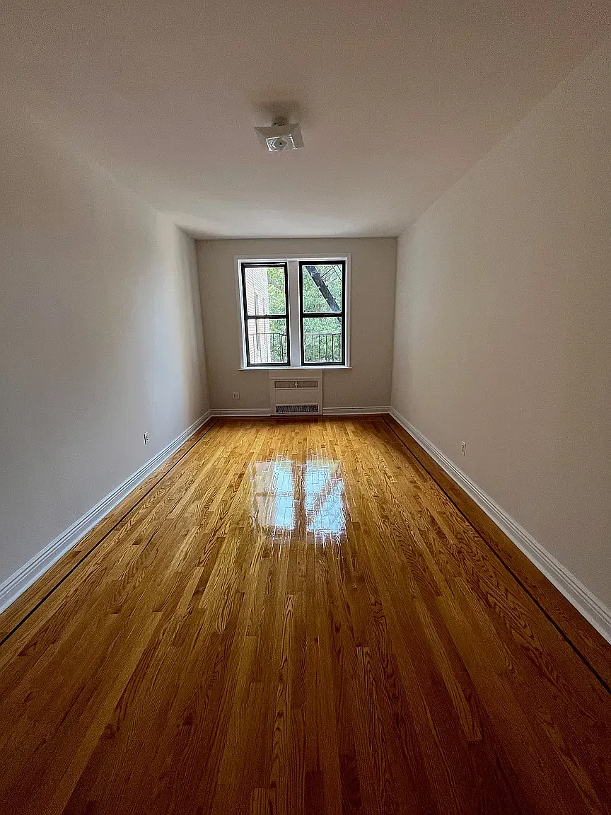 2905 Beverley Road — Photo 3