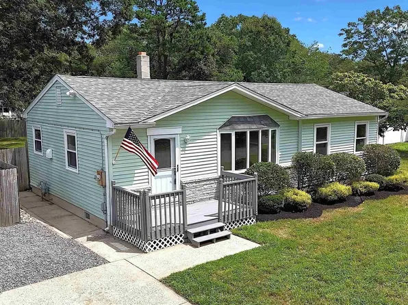 104 Colonial Dr, Egg Harbor Township, NJ 08234