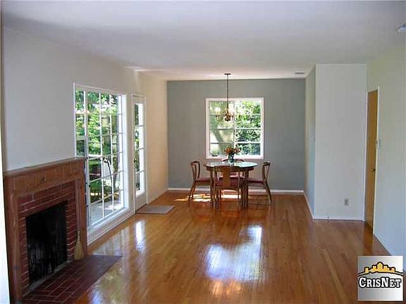 STUNNING HARDWOOD FLOORS