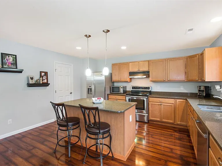 Kitchen w/ pantry door