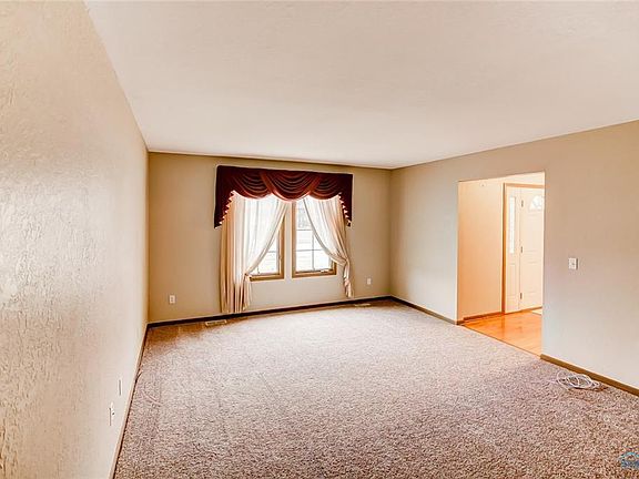 2nd image of 2254 Coe Ct