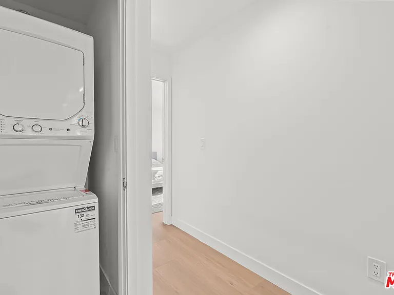 236 S Carondelet St — Photo 20
