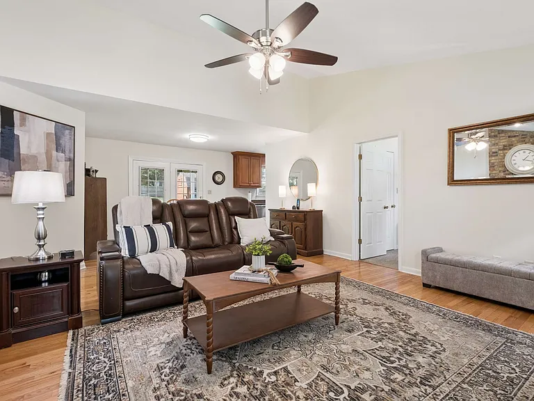 504 Riverview Dr — Photo 11