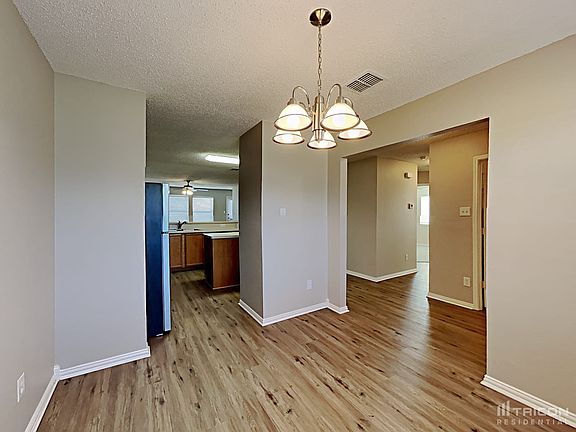 5th image of 1009 Live Oak Dr
