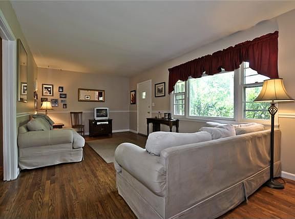 5th image of 624 Bel Air Dr