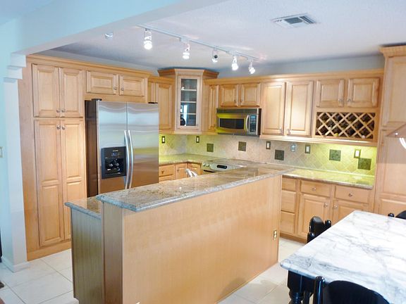 5th image of 9801 Fairway Cove Ln