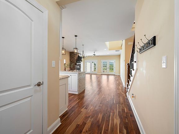 3rd image of 1106 Grandset Dr