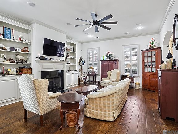3rd image of 1110 Americana Blvd