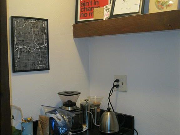 4th image of 1707 W 31st Pl APT 2