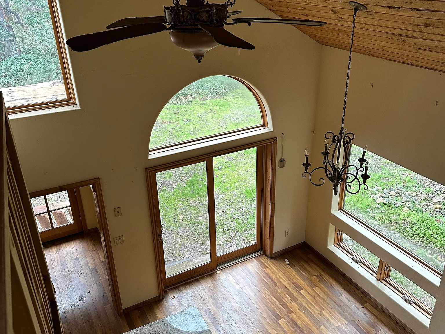 5 bed, 2460 sqft, $1,950 — Photo 1