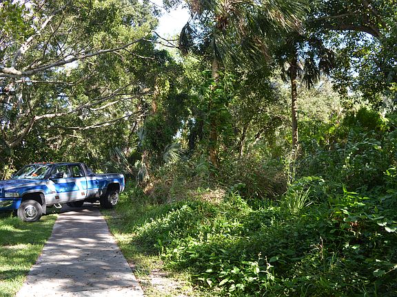 front sidewalk on Riverside 