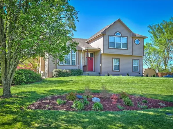 30665 Explorers Trl, De Soto, KS 66018