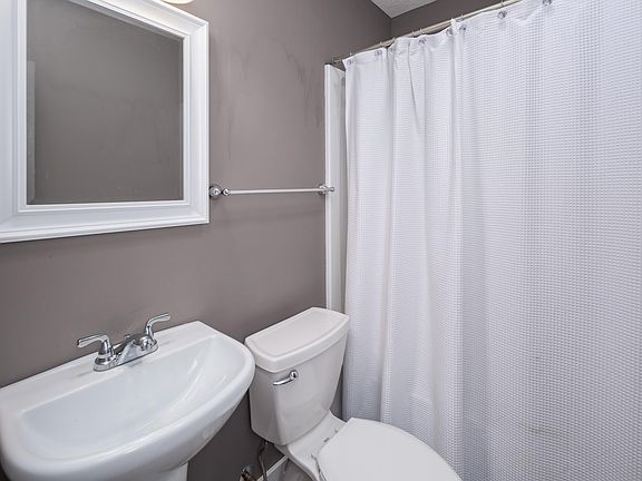 4th image of 3437 Fillmore Ln