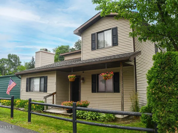 32 E Shore Dr, Valatie, NY 12184