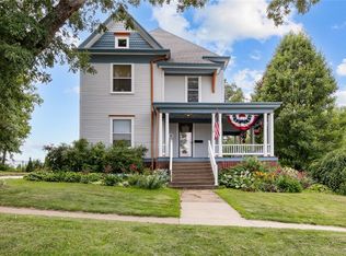 103 10th Ave SW, Mount Vernon, IA 52314