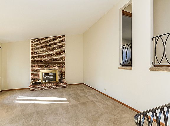 3rd image of 408 Redwood Ln