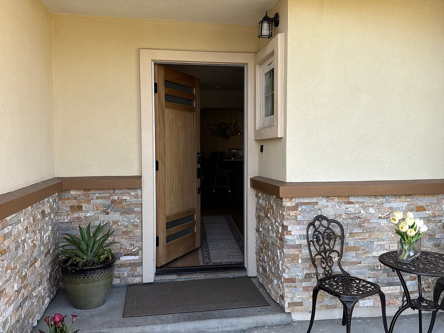 4 bed, 2.5 bath, 2000 sqft, $6,500 — Photo 3