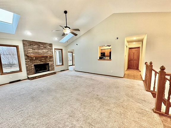 4th image of 3645 Lakeshore Dr