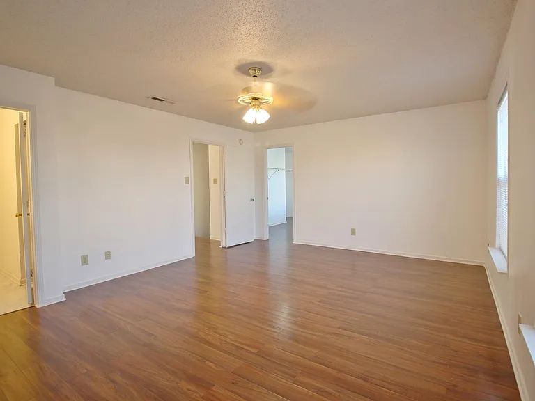 945 Shenandoah Way — Photo 15