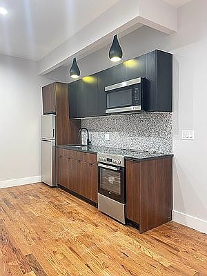 1st image of 321 Putnam Ave #2C