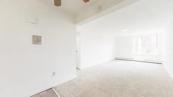 Sold by RE MAX Team | media 6