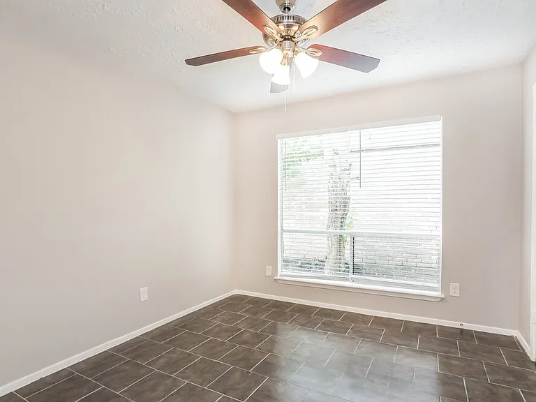 3915 Vineyard Dr — Photo 15