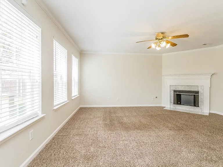 2164 Spring Hill Cir — Photo 3