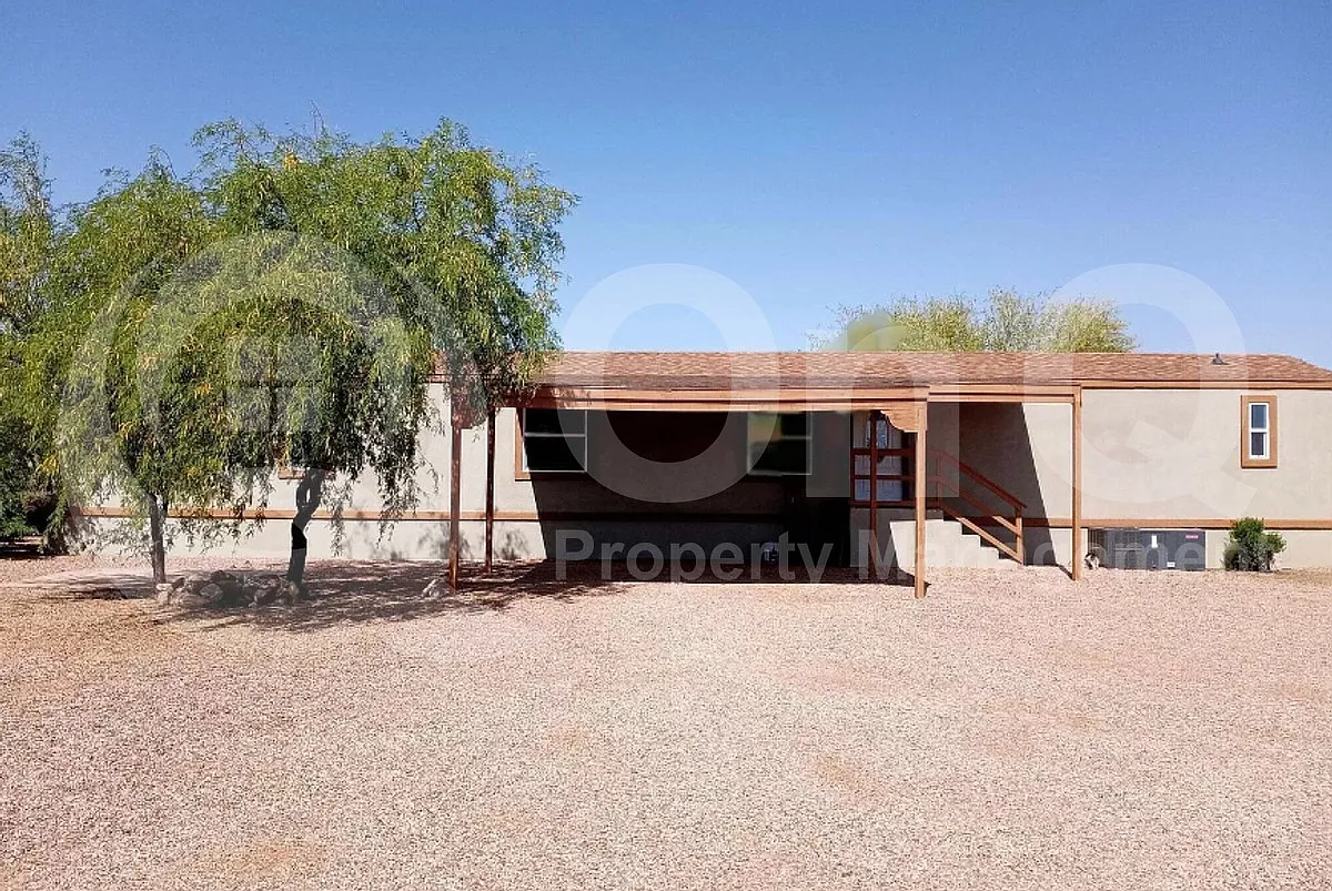 3 bed, 2.0 bath, 1216 sqft, $1,399 — Photo 2