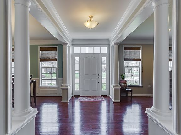 2nd image of 98 Coachman Cir