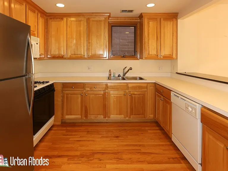 824 W Buckingham Pl #1 — Photo 8