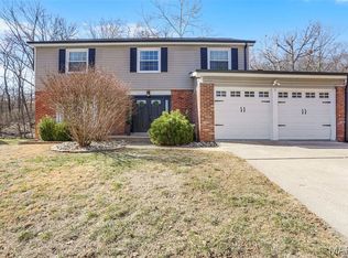 831 Windsor Gardens Ct, Ballwin, MO 63021