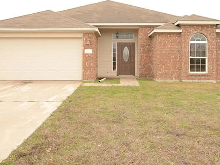 2810 Bastion Loop — Photo 1