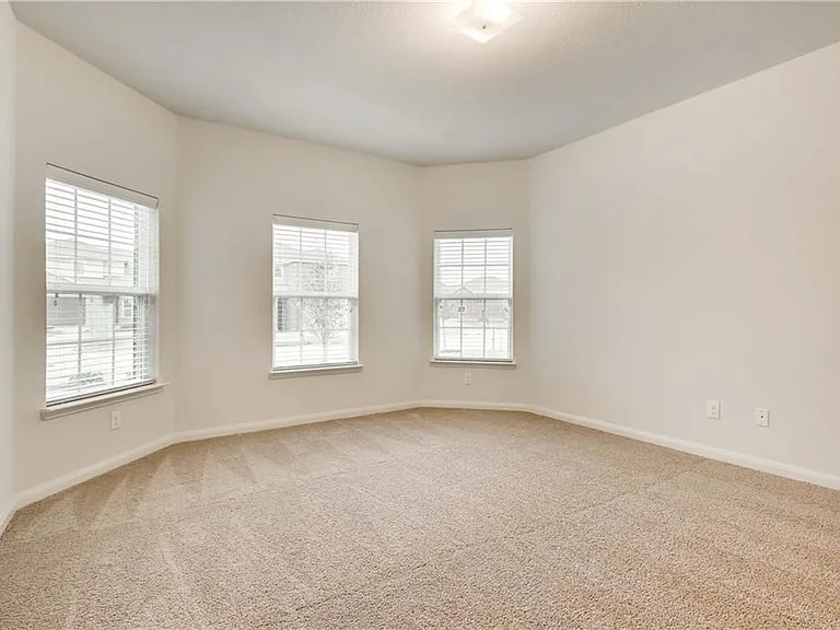 156 Aaron St — Photo 13