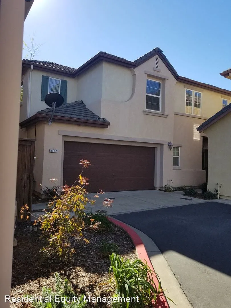 8357 Cortina Cir photo 1