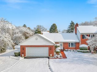 7 Douglas Dr, Sugar Grove, IL 60554