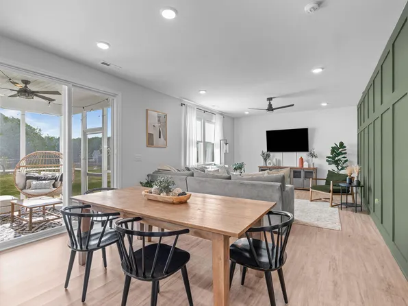 916 Briar Gate Dr, Holly Springs, NC 27540